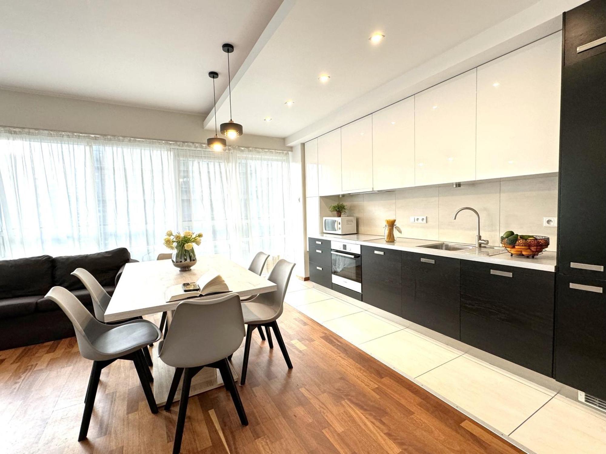 Platinum Towers Country 2 Country 4*